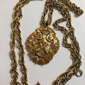 Vintage Trifari gold tone double chain with pendant